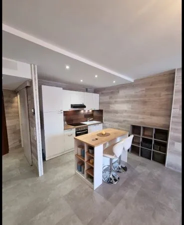 Studio 1 pièce - 35 m² - Les Hôpitaux-Neufs