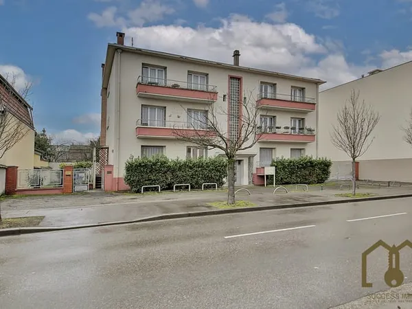 Studio rénové et meublé 17,50m² balcon Vaulx-en-Velin Villag