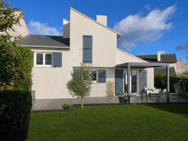 MAISON FAMILIALE A CRESPIERES AVEC 4 CHAMBRES ET SOUS-SOL