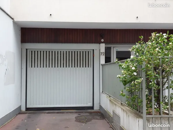 Parking moto Paris 20 - rue des grands champs
