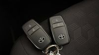 Toyota Yaris 116h Design 5p MY22 — photo 16