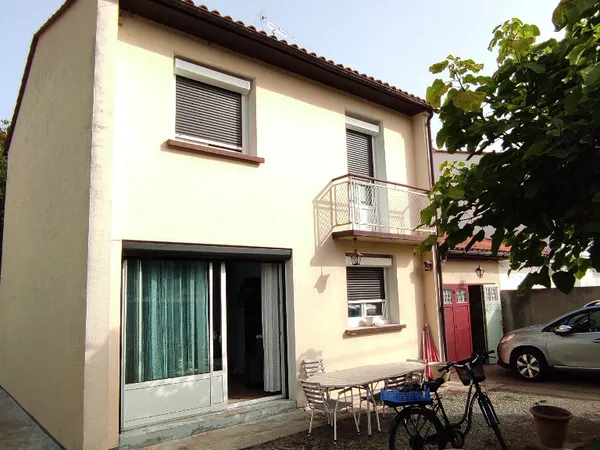 LALINDE, MAISON EN VIAGER OCCUPÃ‰E 2 TÃŠTES 82 ET 80 ANS,  80 MÂ² H