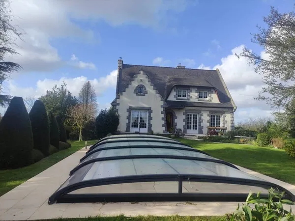 Élégante propriété familiale avec piscine - Parc et terrain