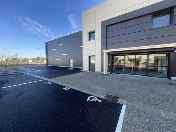 Entrepôt 625 m²