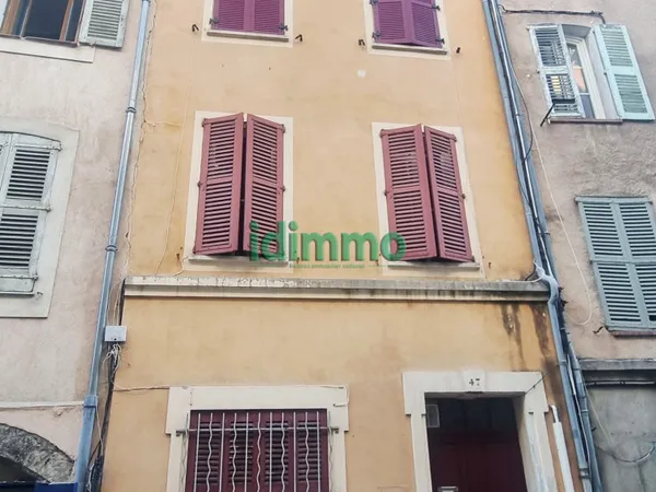 Exclusivité Draguignan bel immeuble en trés bon état de 238m