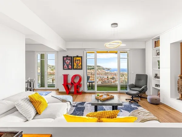 Nice, appartement rénové avec deux terrasses et panorama sur la