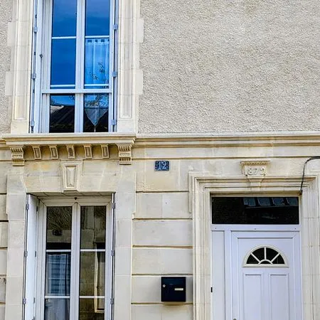 MAISON DE BOURG 3 Pièces 1 chambre, cour, grange