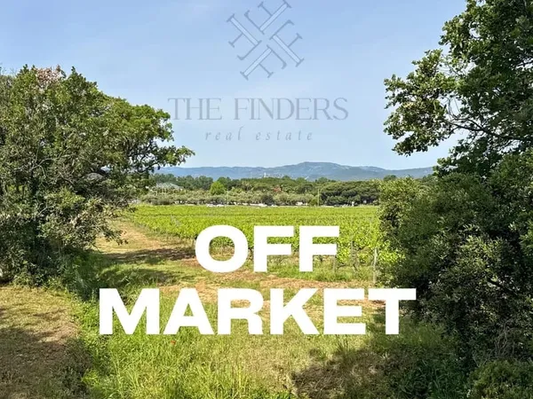 maison de famille a vendre entre campagne, vignes et aperçu mer 5 min de st tropez.