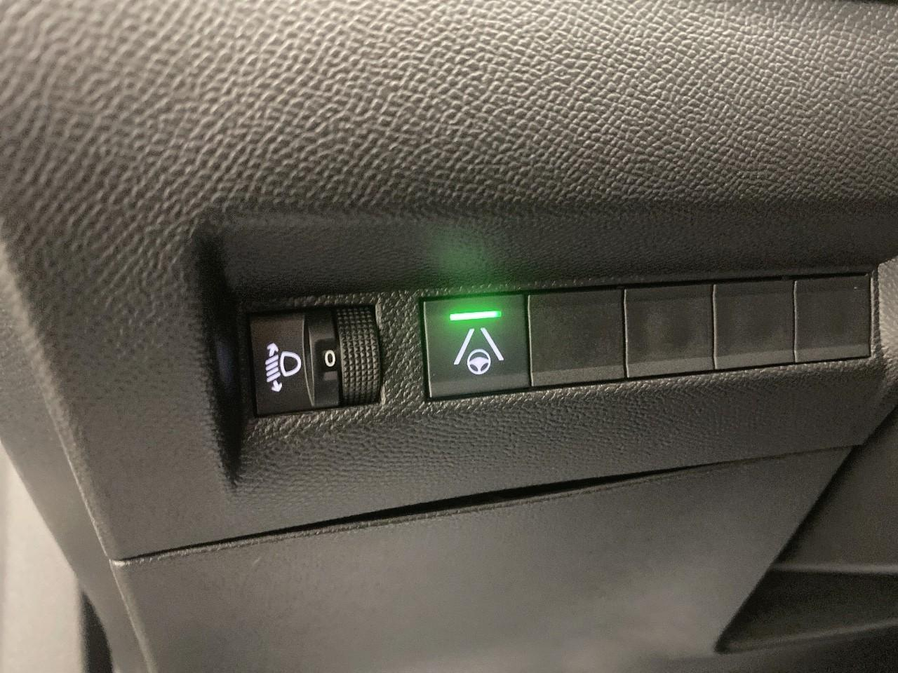 Peugeot 2008 hybrid 136 e-dcs6 allure — photo 19