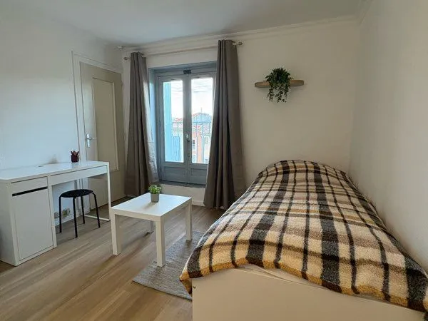 🏡 À LOUER - STUDIO MEUBLÉ DE 18 m² EN CENTRE-VILLE - ENTIÈREMENT RÉNOVÉ