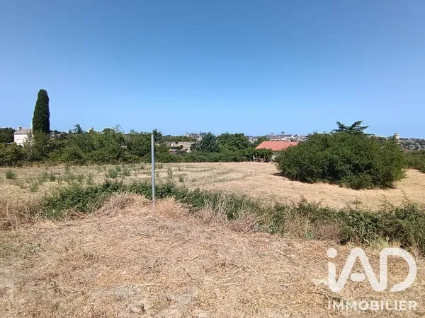 Terrain 747 m²
