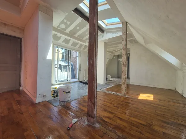 Vends appartement à aménager avec balcon