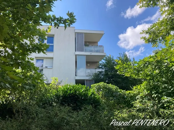 T2 de 49 m² avec terrasse - résidence de 2012 - Vénissieux