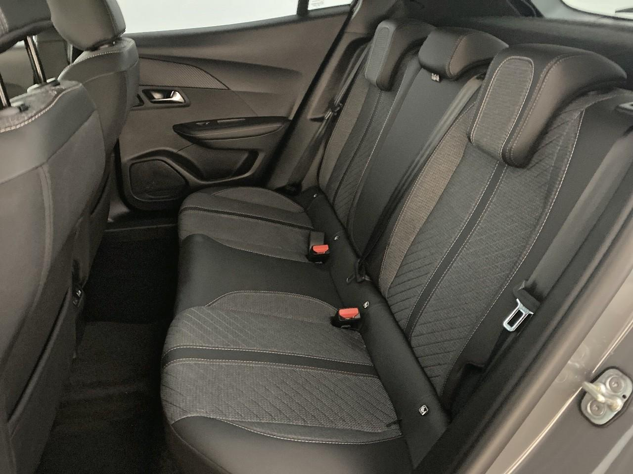 Peugeot 2008 hybrid 145 ch e-dcs6 allure — photo 10