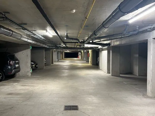 Place de parking privé sécurisé