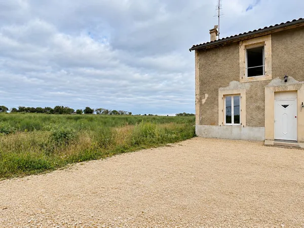 A LOUER MAISON DE CAMPAGNE DE TYPE 3 AVEC JARDIN - SECTEUR SAINT GENES DE BLAYE