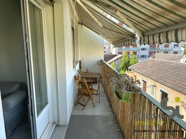 Grenoble Eaux-Claires - T3 lumineux avec 2 balcons et parking