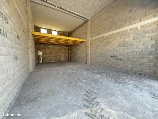 Cellule entrepôt 100m2