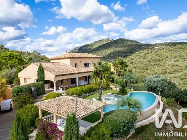 Maison 8 pièces 465 m²