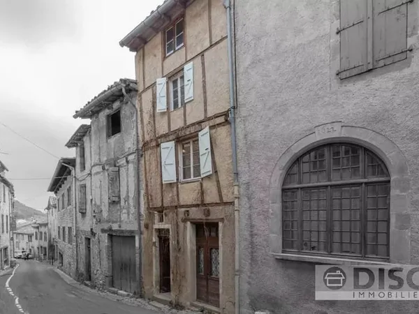 Charmante maison de village avec cave et atelier.
