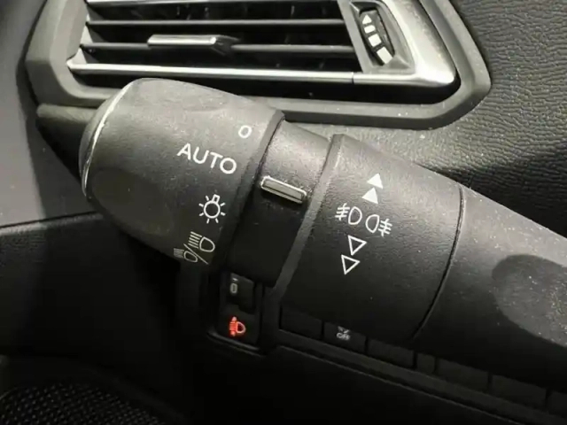 Peugeot 308 sw 1.2 puretech 110ch s&amp;s style — photo 13