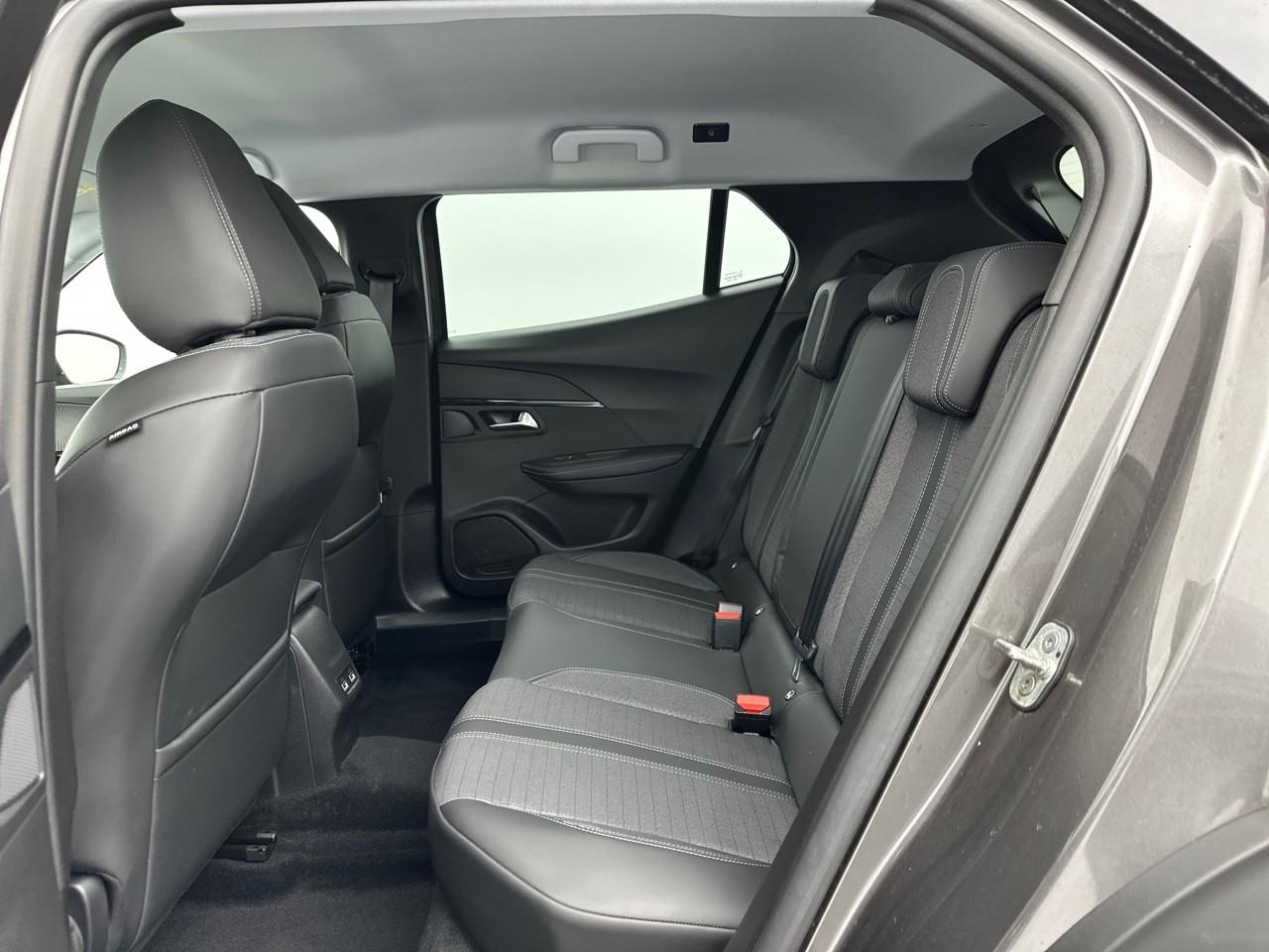 Peugeot 2008 puretech 100 s&s bvm6 allure — photo 12