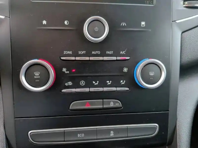 Renault Megane mégane iv berline dci 90 energy — photo 19