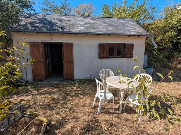 Maisonnette et terrain