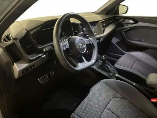 Audi A1 30 tfsi 110 ch s tronic 7 s line — photo 9