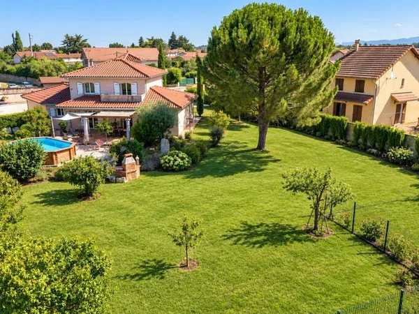 Maison de caractère 140 m2 habitables sur un terrain arbor