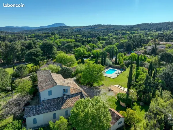 Propriété 11 pièces 730 m²
