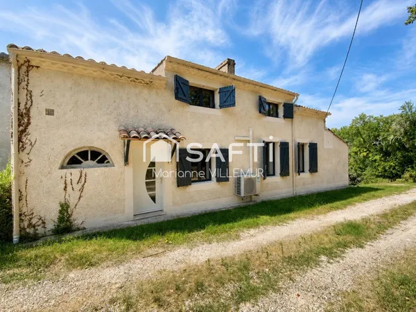 Maison en pierre rénovée et gîte, sur un terrain de 7824 m² avec piscine