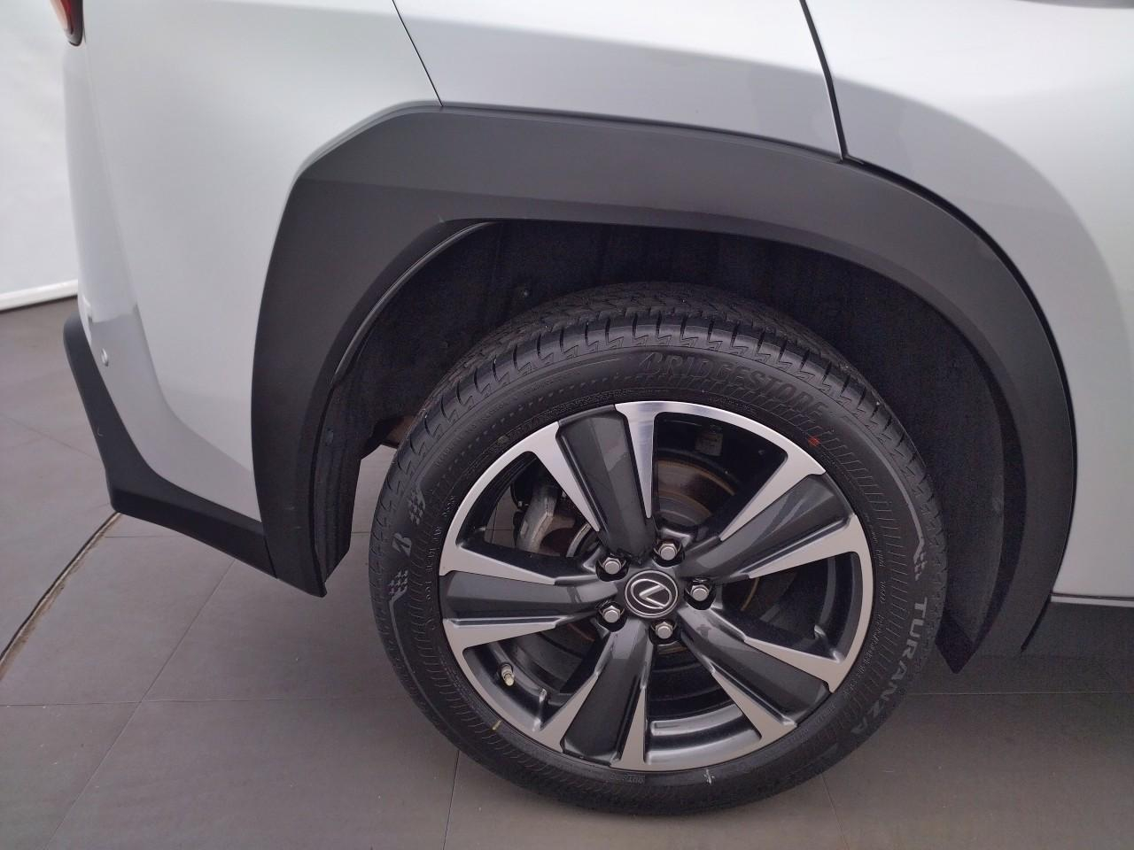 Lexus Ux 250h 2wd f sport — photo 28