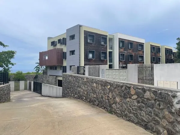 BEAU T3 AVEC VUE MER PITON ST LEU / PORTAIL