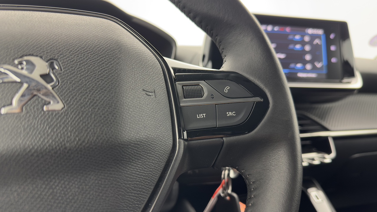 Peugeot 208 PureTech 100 S&amp;S EAT8 — photo 16