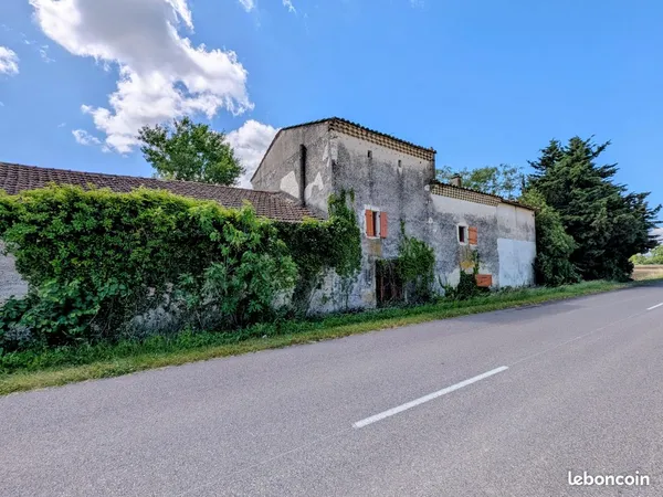 Ferme de 125 m2 avec hangar agricole de 130 m2 + dépendances sur une parcelle de 1970 m2
