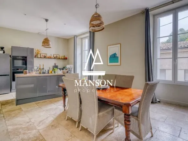 Maison 9 pièces 222 m²