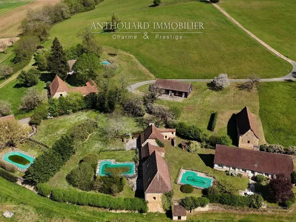 Hameau de charme en Périgord Noir, piscines
