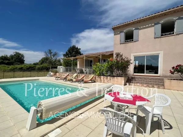 Belle maison familiale avec piscine et grand terrain à Simiane-la-Rotonde, au coeur de la Provence