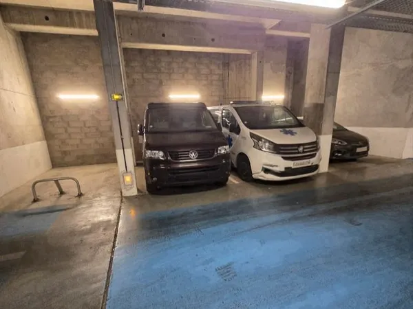 Propriétaire vends en direct grand parking boxable dans résidence récente sécurisée, Hauteur entrée 