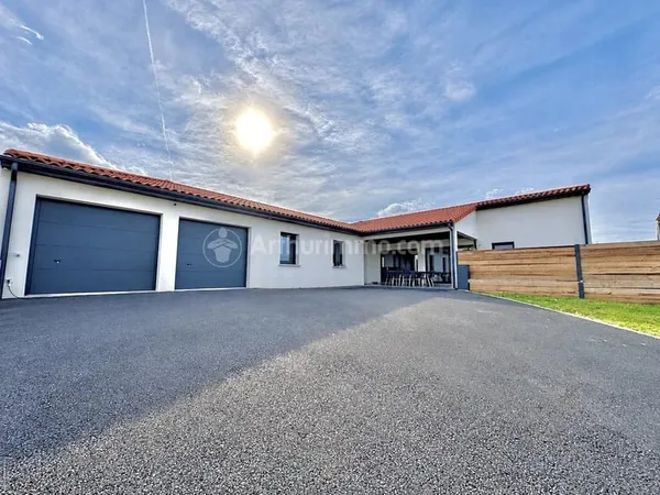 Maison de plain pied 134m2 sur Terrain de 699m2 PONT DU CHATEAU