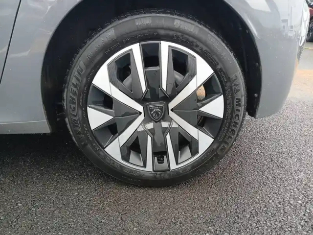 Peugeot 208 puretech 100 s&amp;s bvm6 — photo 61