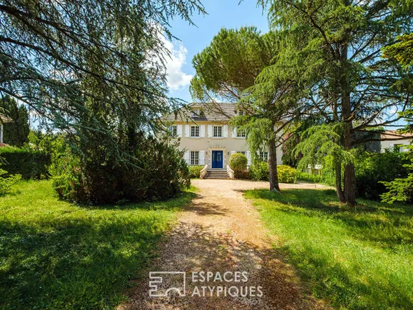 Propriété aux beaux volumes à réinventer aux portes de Poitiers
