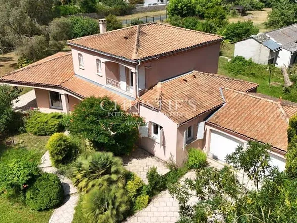 Maison 7 pièces 166 m²