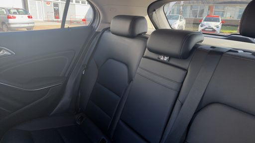 Mercedes Classe GLA 180 CDi 109 7G-DCT - Sensation – 2018 – 85614 km – Diesel – Boîte Automatique — photo 18