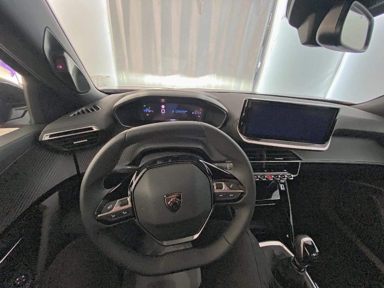 Peugeot 2008 turbo 100 ch bvm6 allure — photo 12