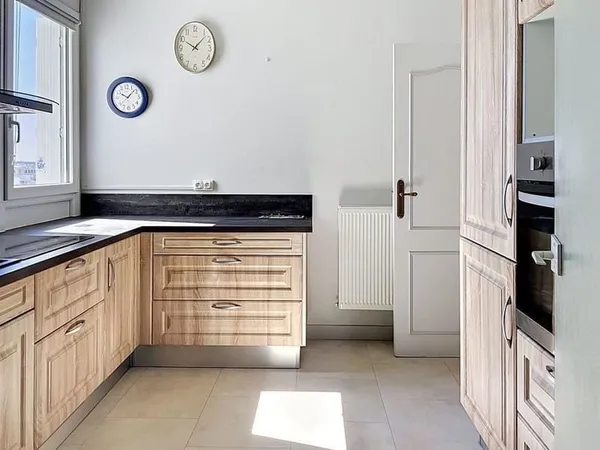 APPARTEMENT COGNAC GARAGE FERME, PLACE DE PARKING, CAVE A PROXIMITE DU CENTRE VILLE