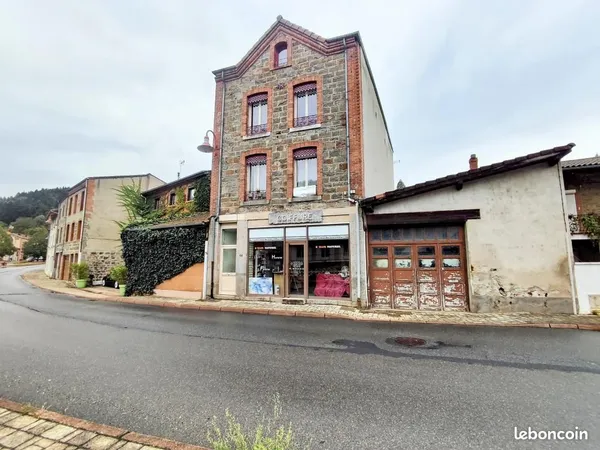 Appartement 210 m² Sail Sous Couzan
