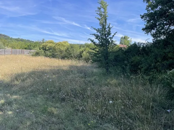Terrain de 2220 m2 sur la commune de Saint-Martin de Valgalg