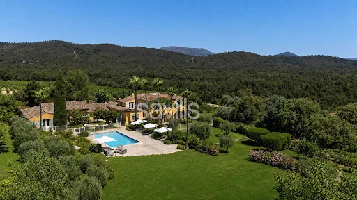 Villa 8 pièces 410 m²